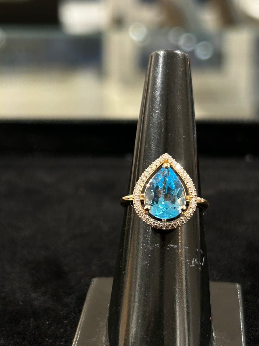 Yellow Gold Diamond & Topaz Ring