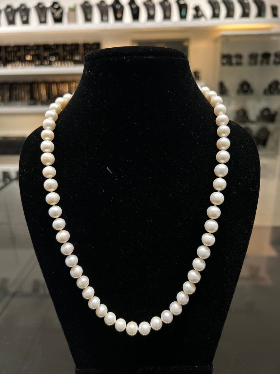 White Gold Pearl Necklace
