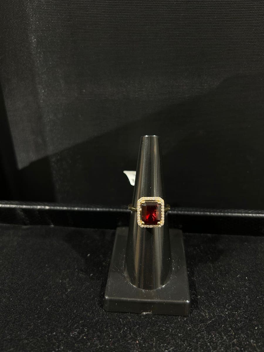 Yellow Gold Garnet & Diamond Ring