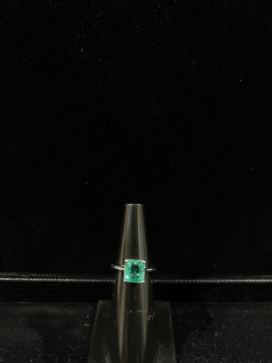 White Gold Emerald Ring