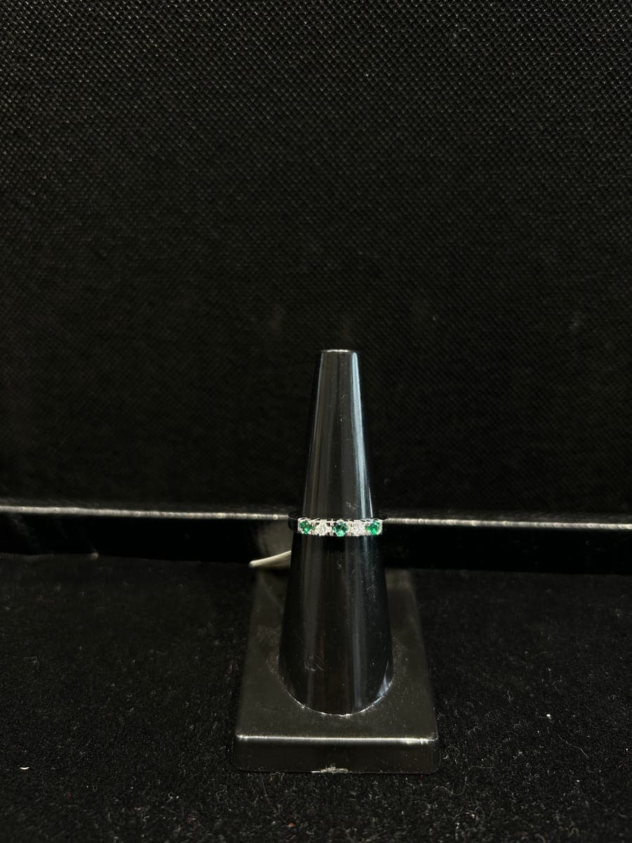 White Gold Diamond & Emerald Ring