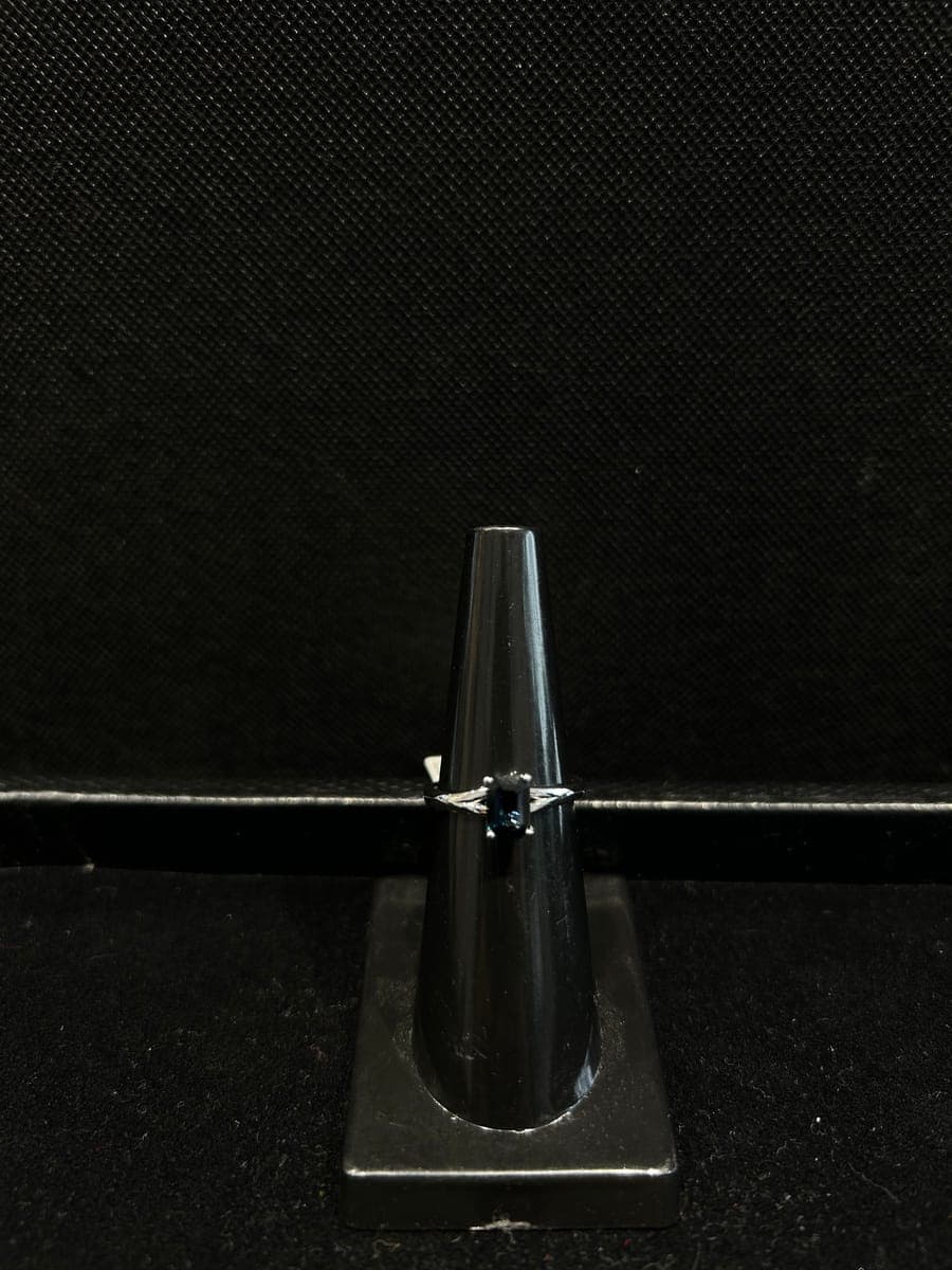 White Gold Sapphire Ring