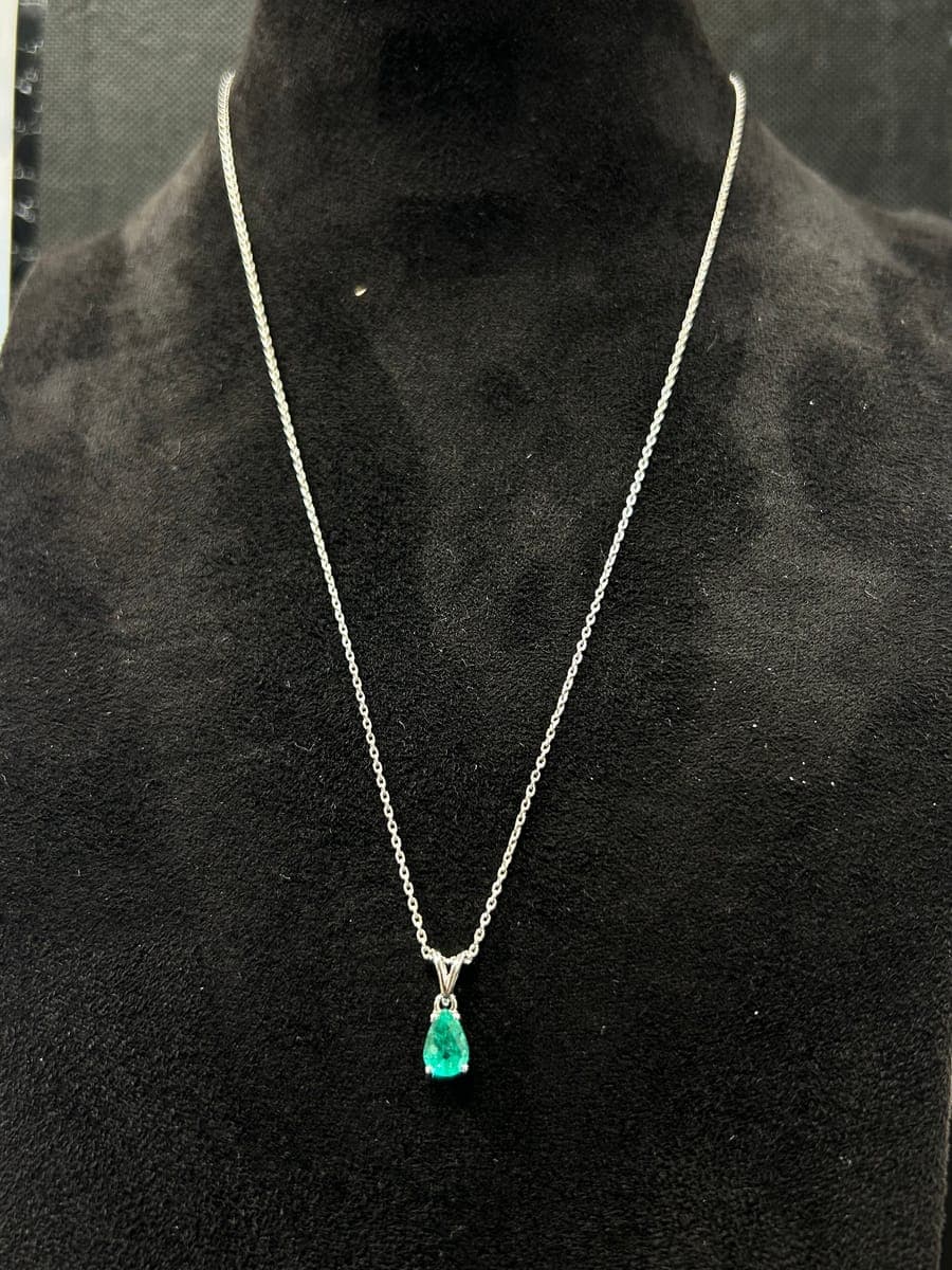 White Gold Emerald Pendant